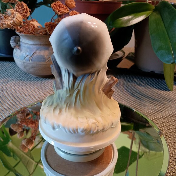 Sankyo Music Box Kids Under Umbrella Porcelain Hand Painted Hummel Style - Picture 3 of 5